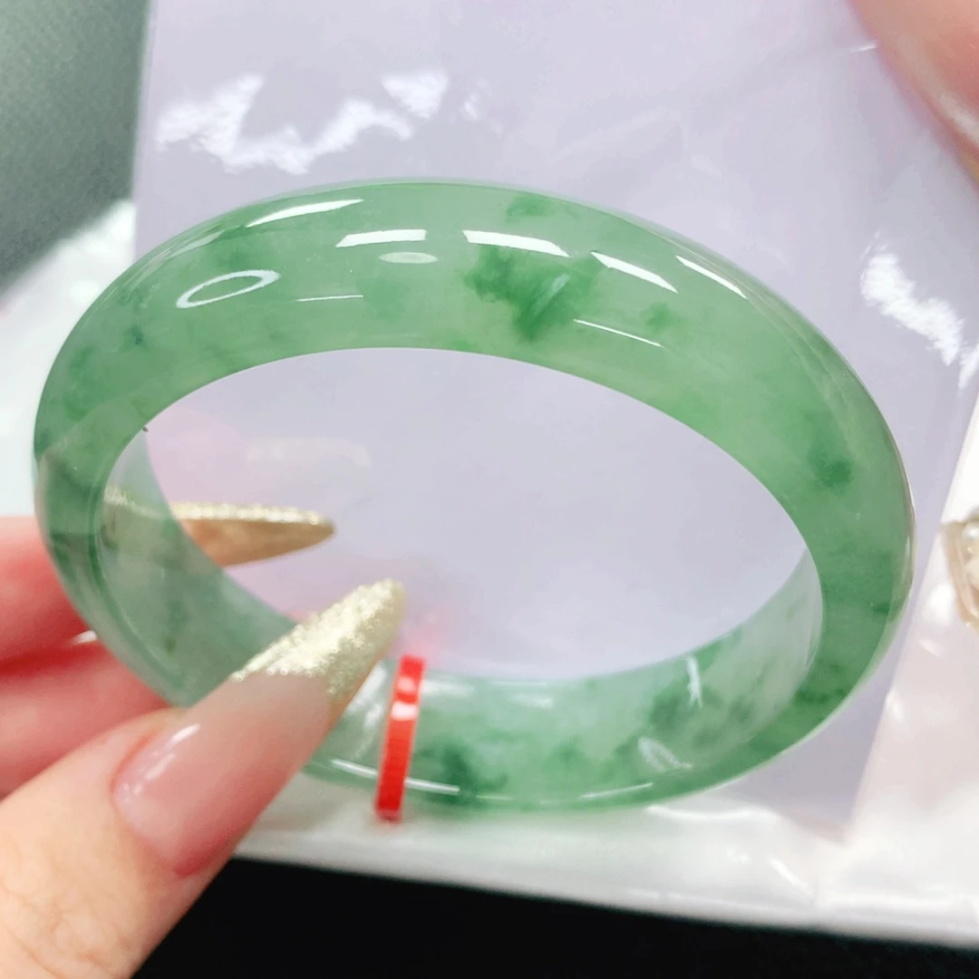 翡翠手镯未镶嵌57圈
