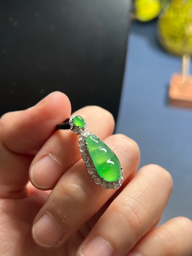 高冰甜绿满色福豆吊坠裸石17.8×8.8×3.9整体29.9