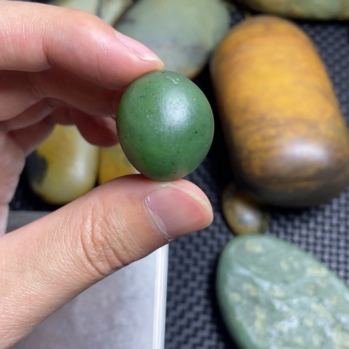 和田玉手把件未镶嵌