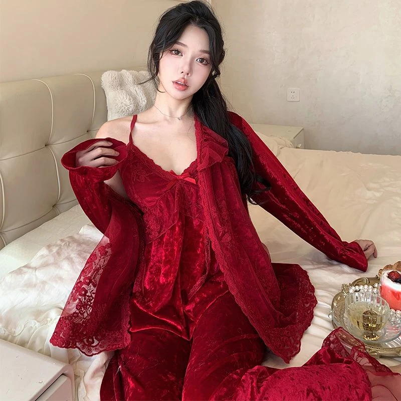 2025新年本命年结婚三件套金钻绒睡衣女性感吊带带胸垫家居服套装