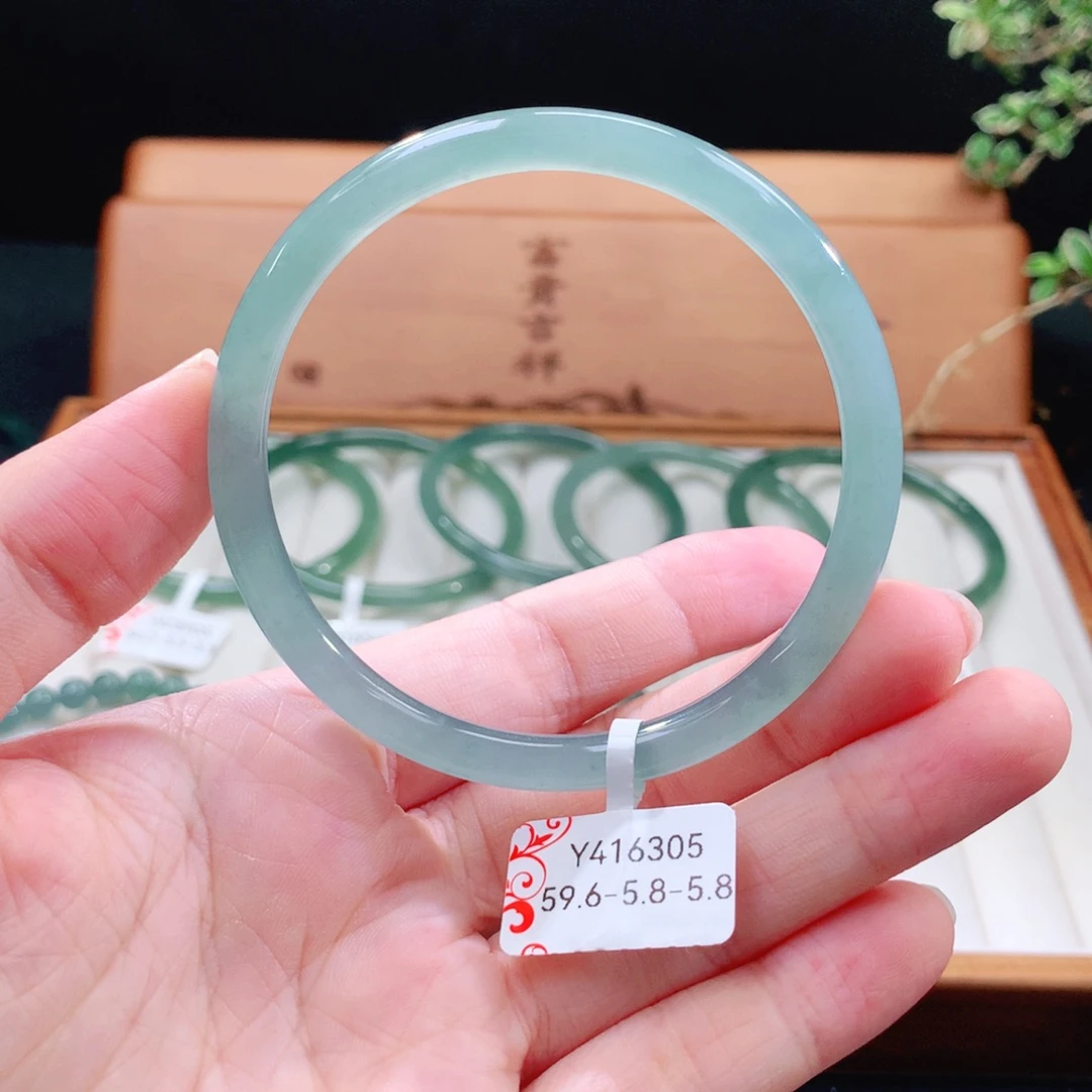 翡翠手镯（圆镯）未镶嵌