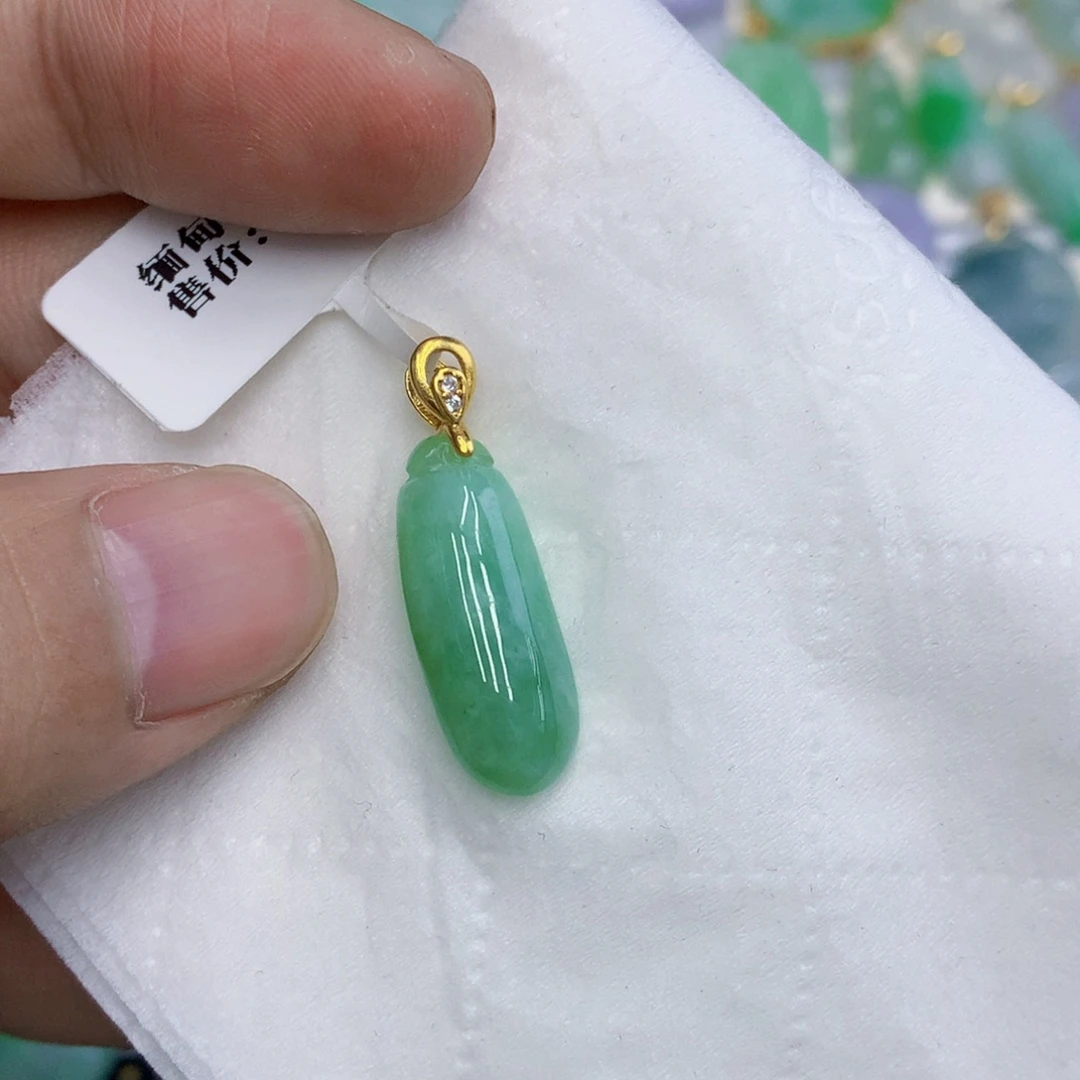 翡翠未镶嵌颈饰翡翠