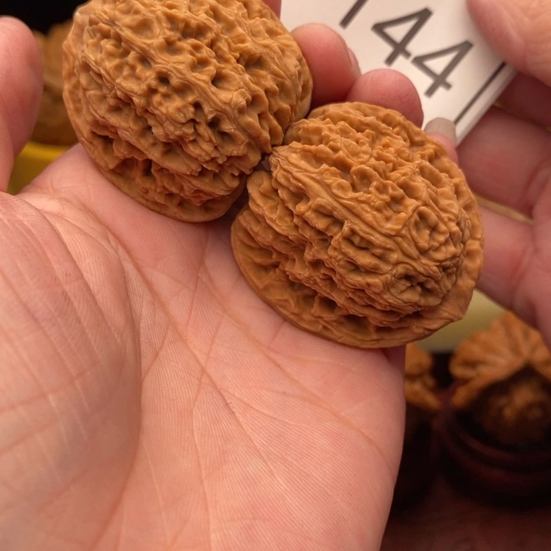 文玩核桃把件五*半南疆37