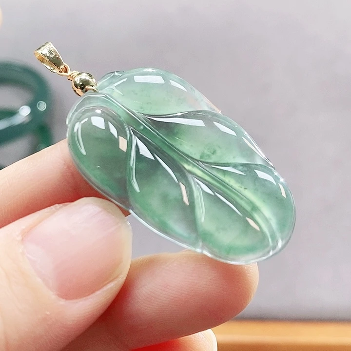 翡翠未镶嵌手镯（圆镯）