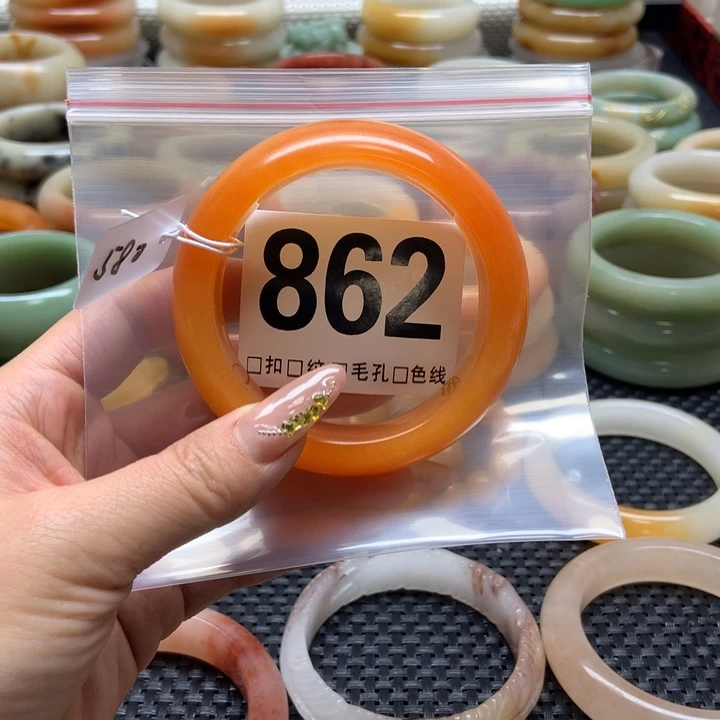 石英质玉手镯未镶嵌皮****飞