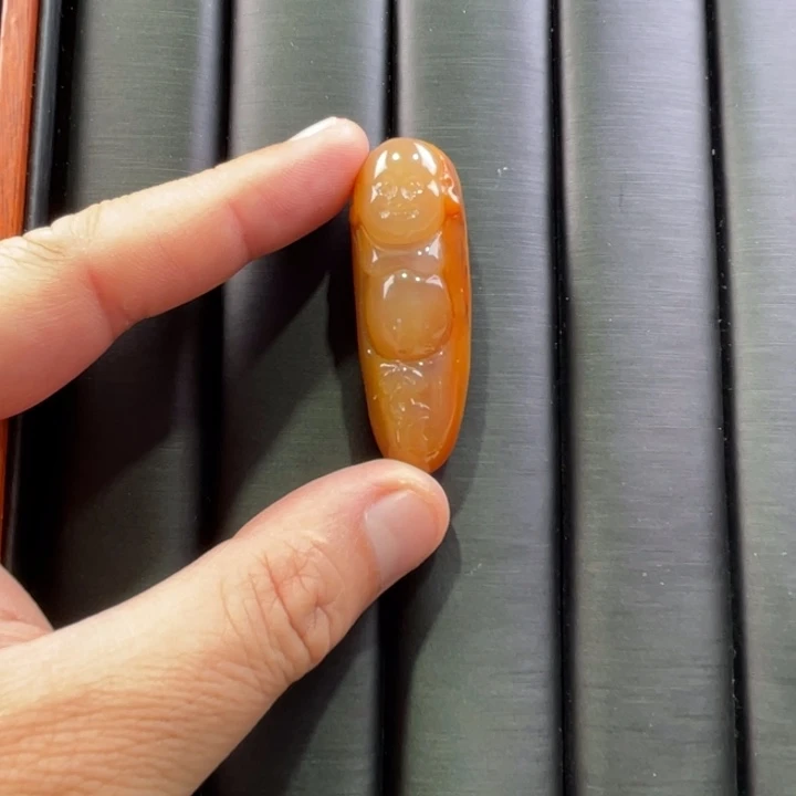 未镶嵌石英质玉（黄龙玉）颈饰