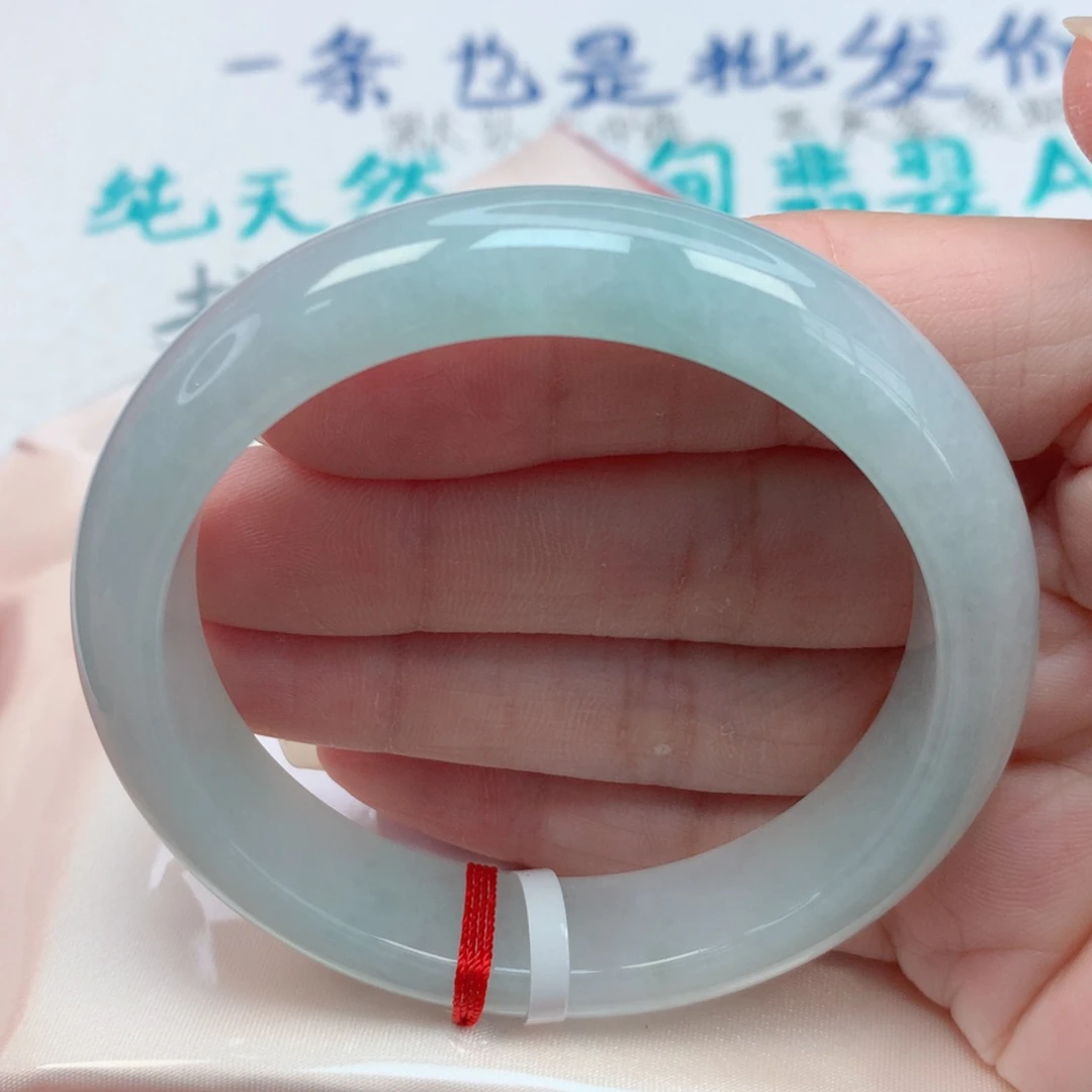 翡翠手镯未镶嵌55.4圈 淡绿底 水润感