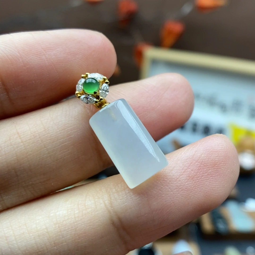 【闪购商品】颈饰18K金镶嵌翡翠21