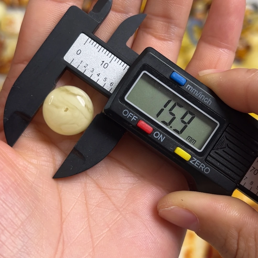 蜜蜡未镶嵌裸石配珠