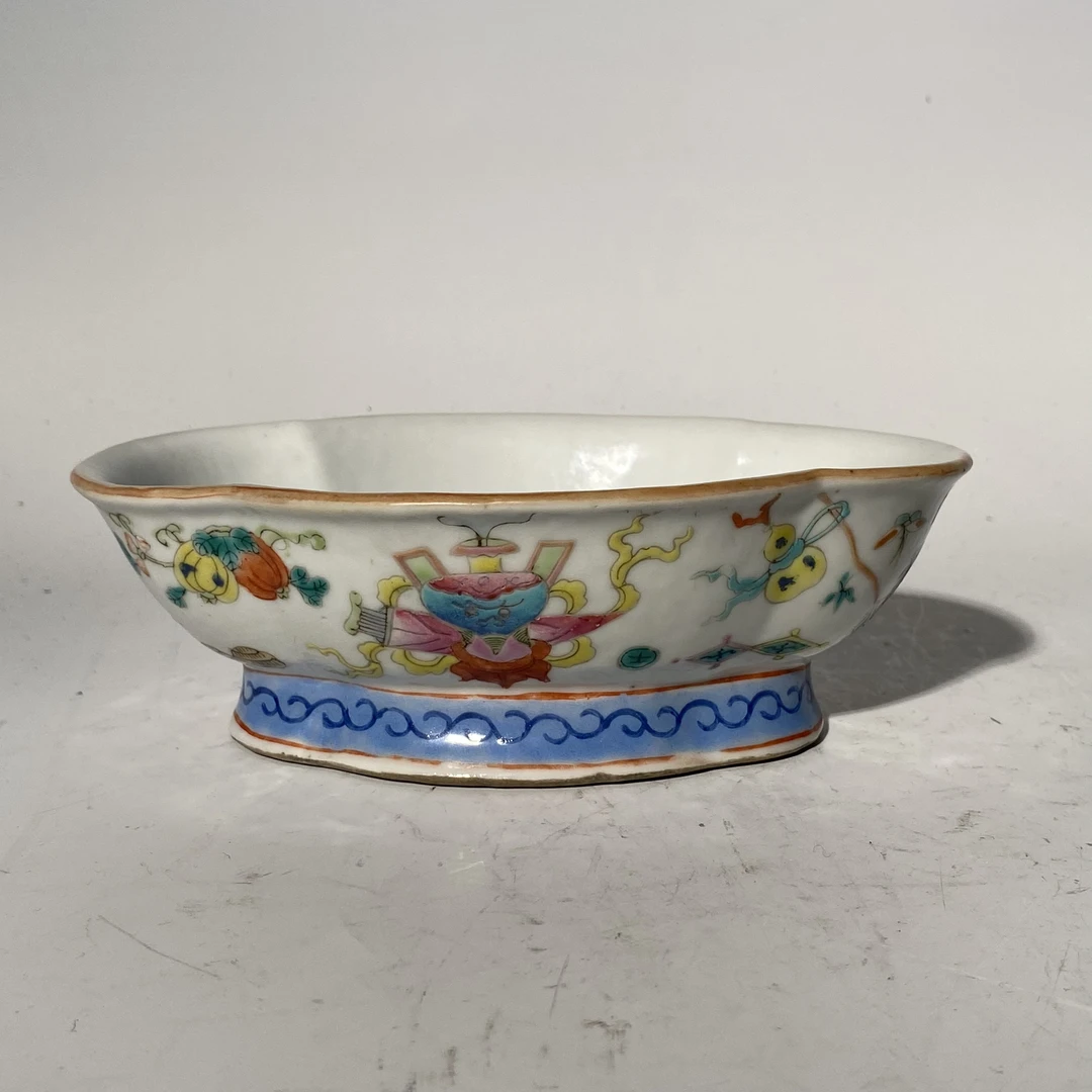 Q- 清晚期 粉彩杂宝纹海棠盘 直径19高度6.5