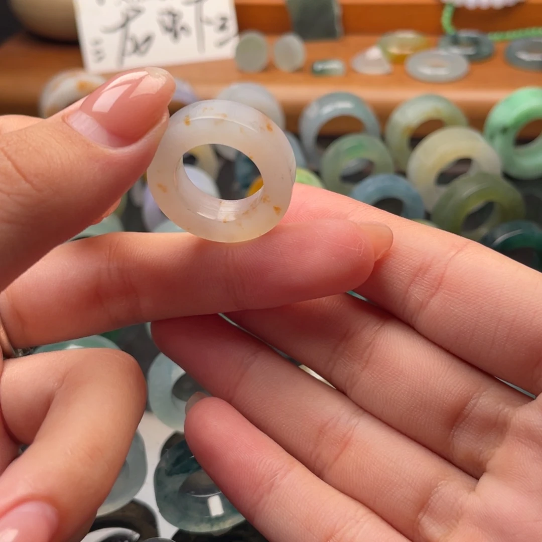 未镶嵌定制翡翠雪地里捡金子