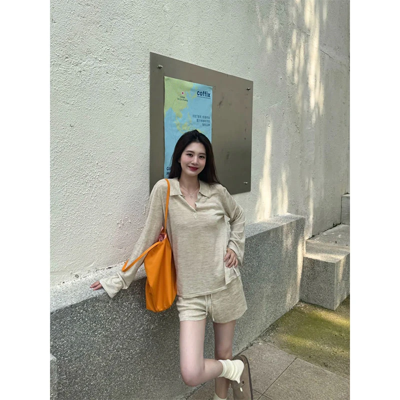 秋季2025小众设计款显瘦修身薄款长袖上衣休闲宽松百搭时尚短裤女