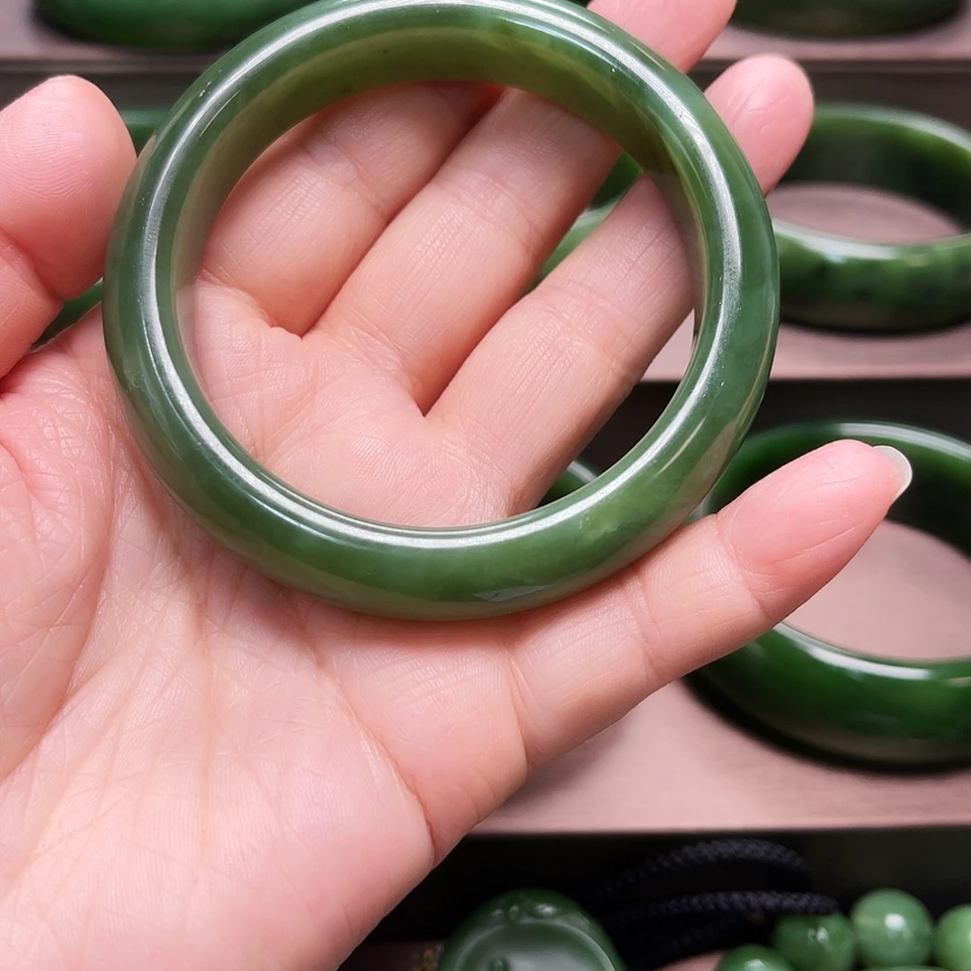 和田玉（碧玉）未镶嵌手镯