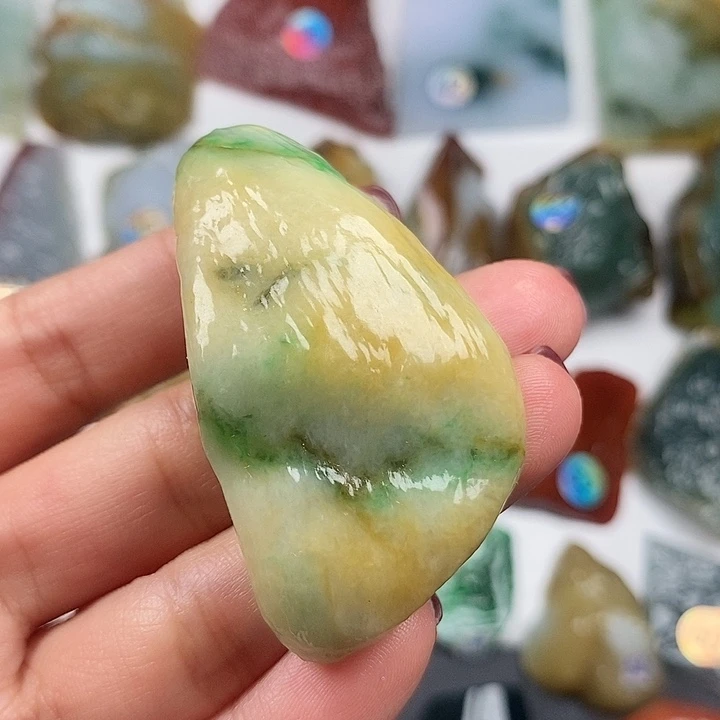 颈饰未镶嵌翡翠天然