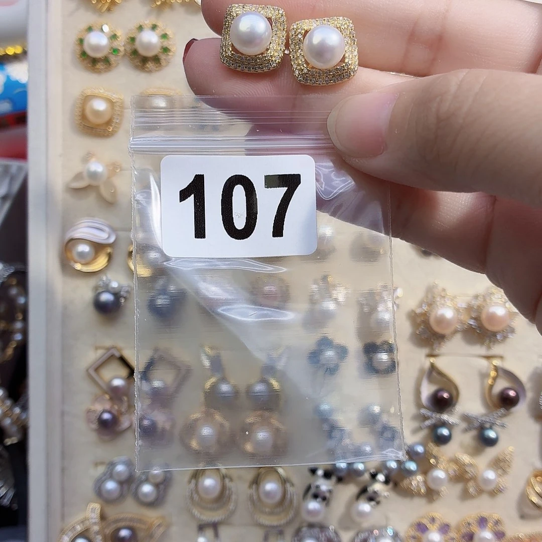 羊***咩淡水珍珠合金耳饰