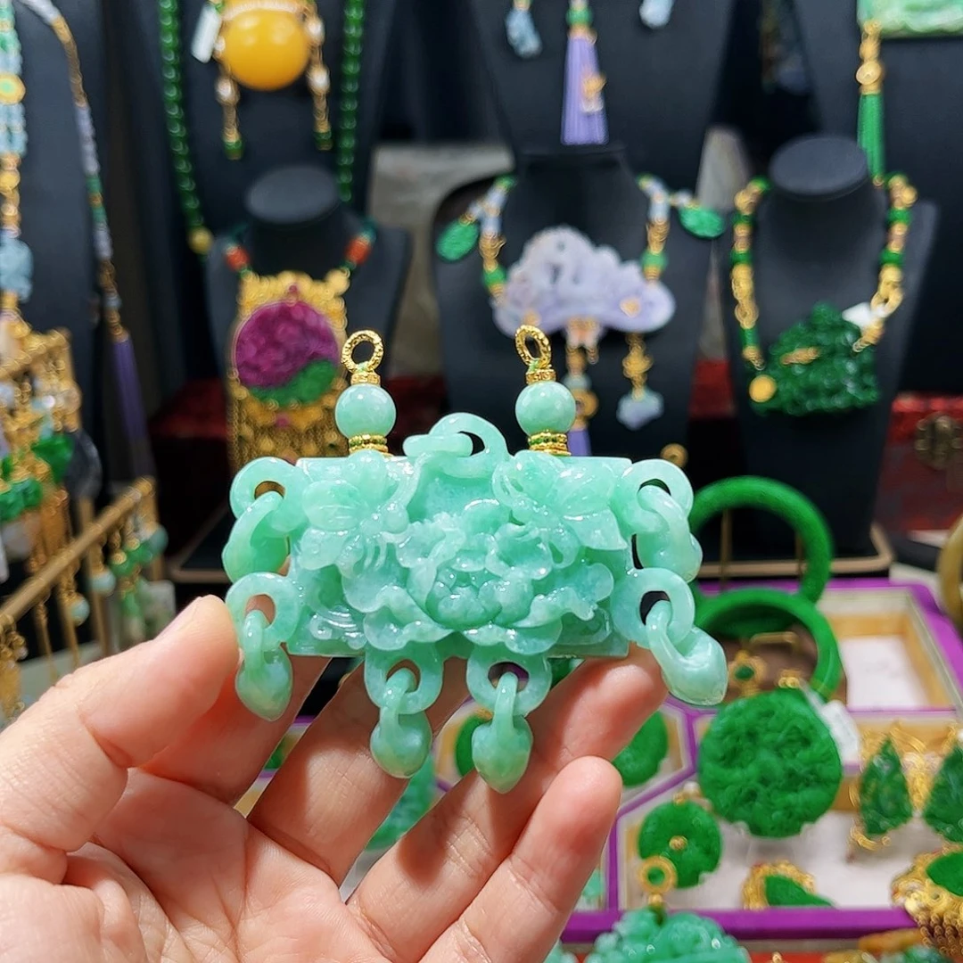 【闪购商品】翡翠吊坠(赠链)未镶嵌牡丹花