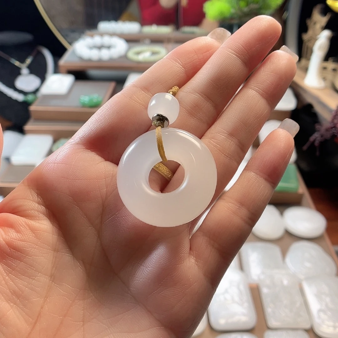 石英质玉（金丝玉）未镶嵌颈饰新疆金丝玉