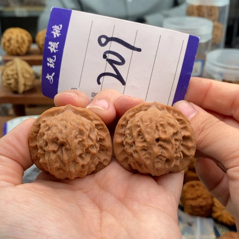 【闪购商品】文玩核桃吊坠38瓷娃娃