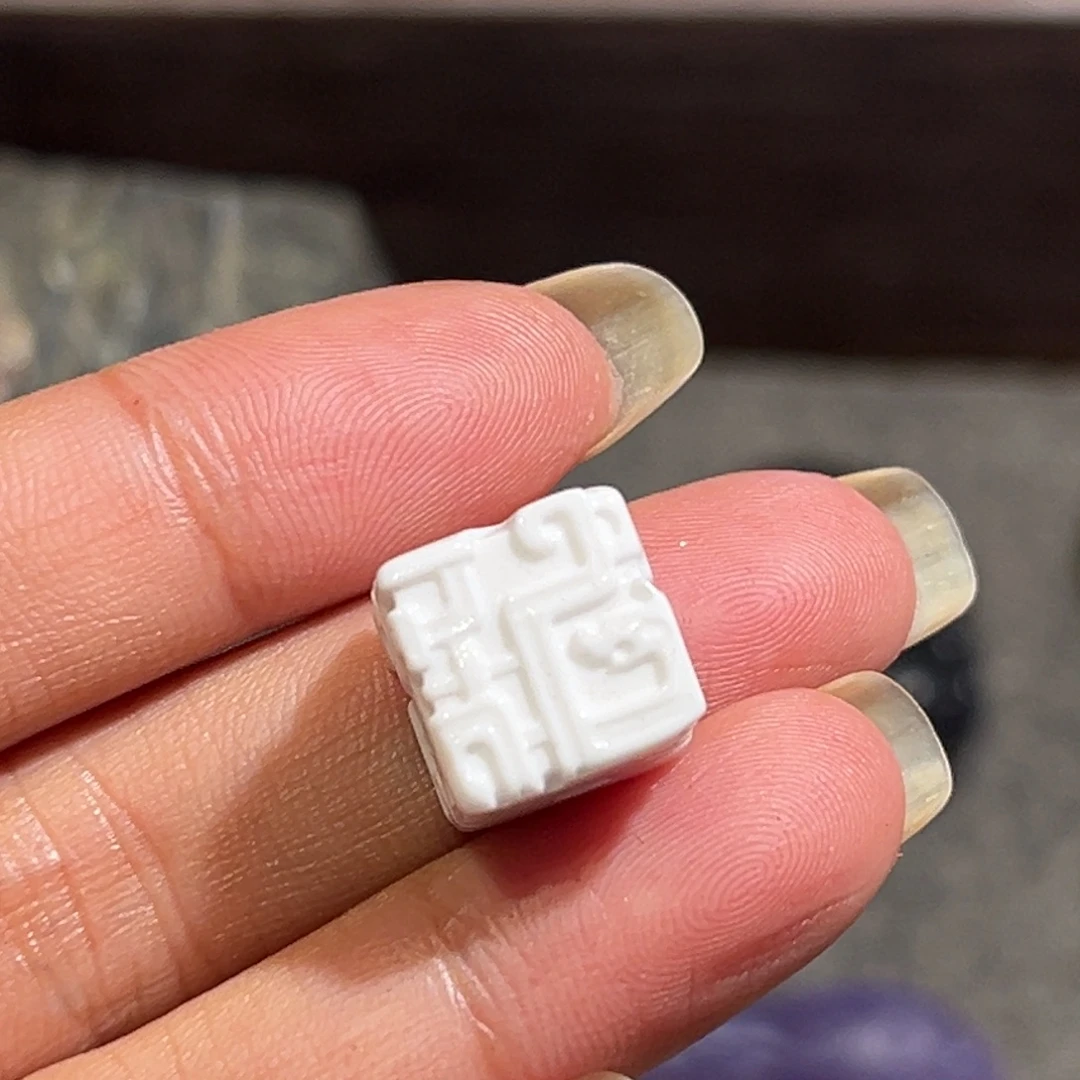 石英质玉（黄龙玉）未镶嵌配饰瓷白方棱