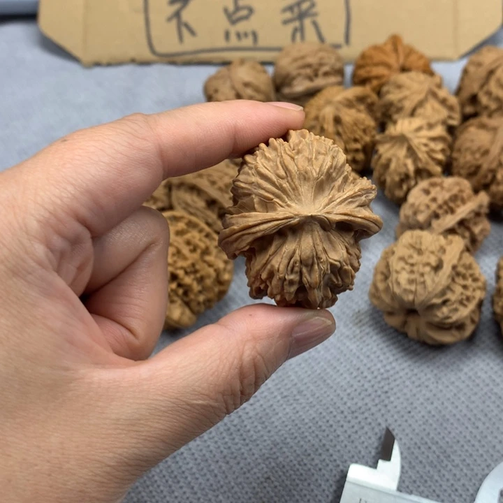 z***x文玩核桃吊坠异形单只