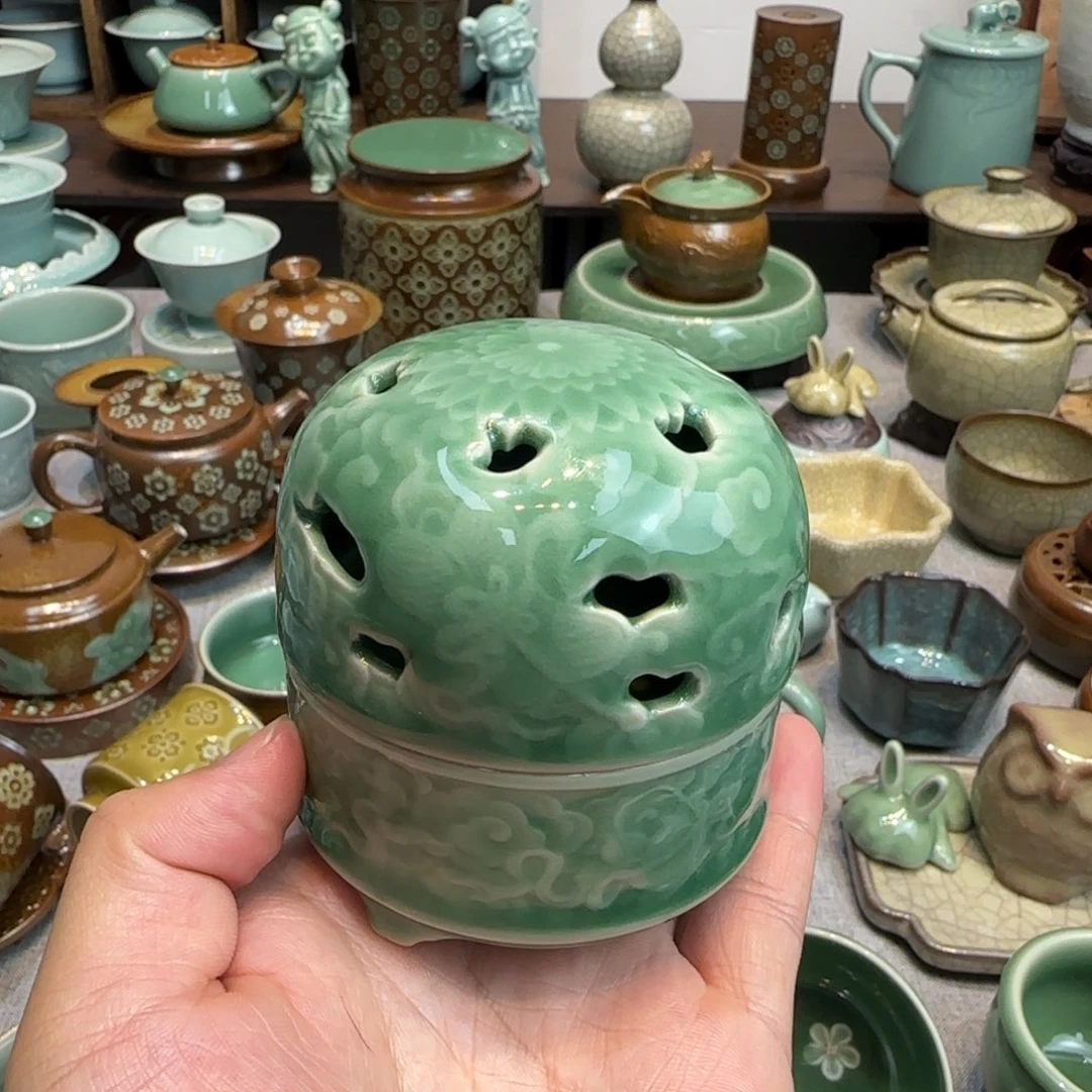 龙泉青瓷梅子青香炉