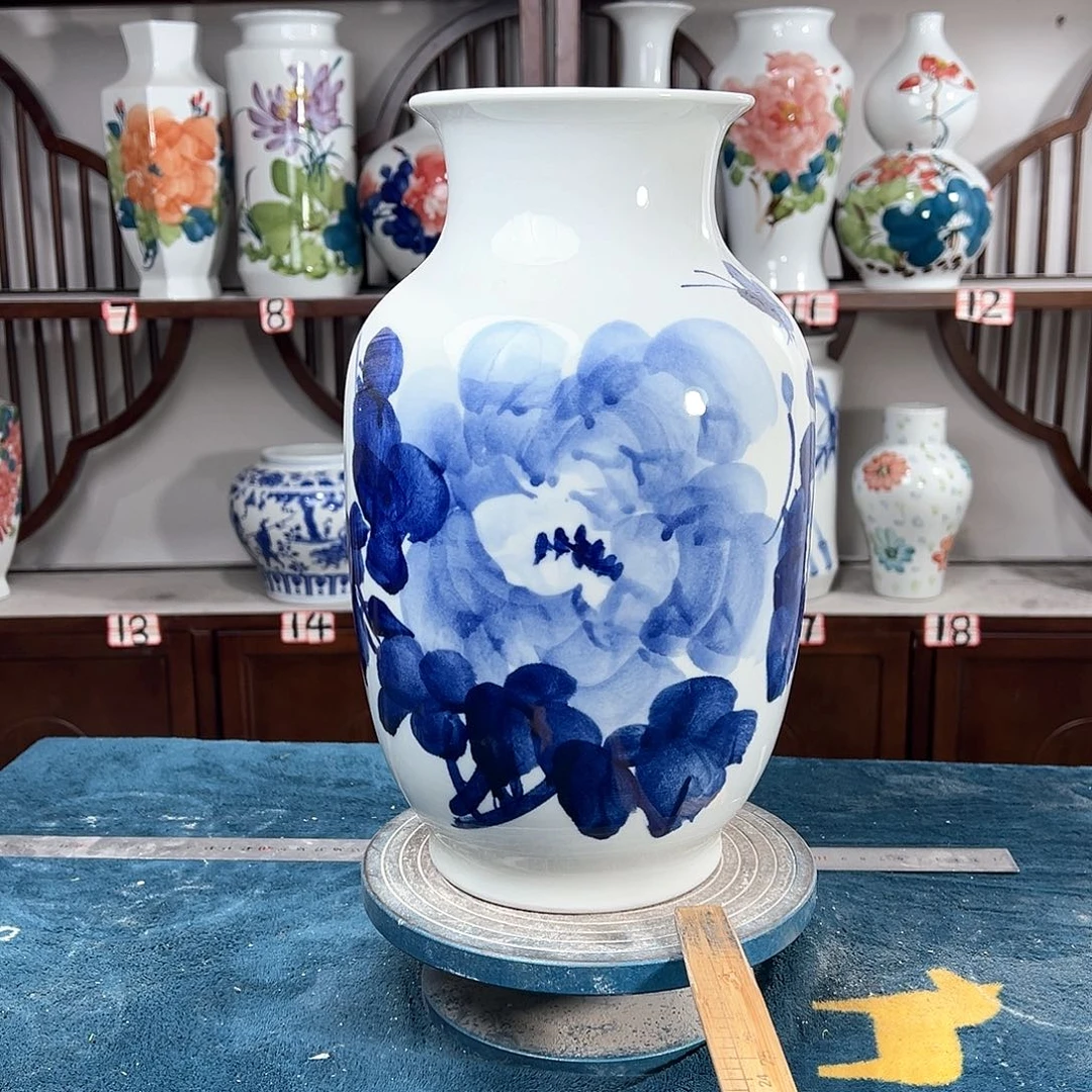 摆件景德镇陶瓷大冬青牡