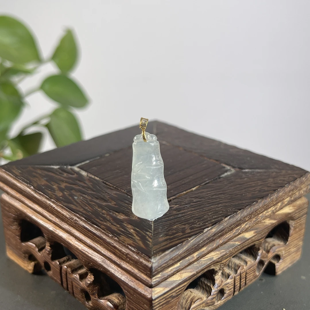 JTW19-39  天然翡翠缅甸A货 18K扣头节节高升