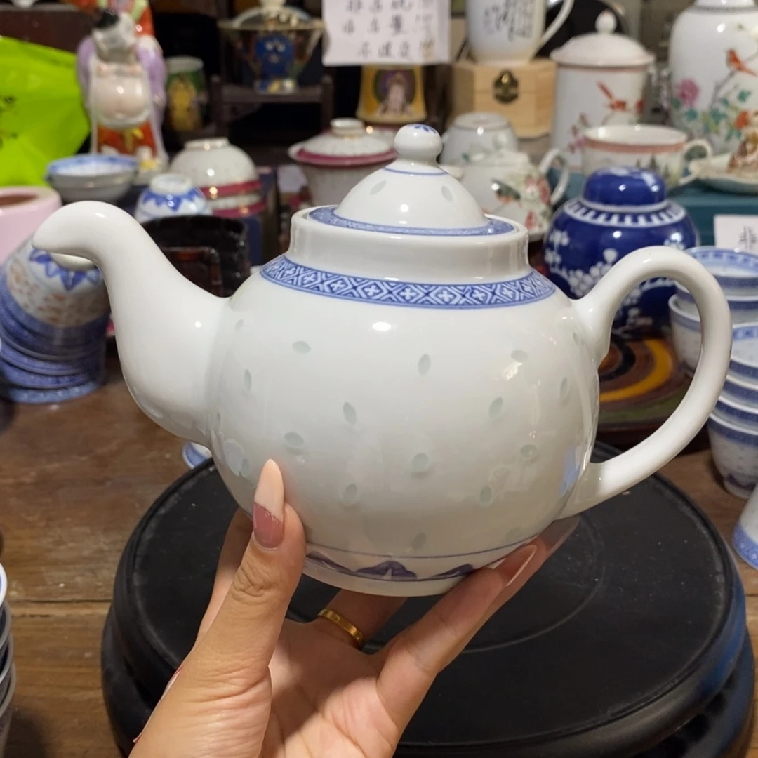 摆件6字款青花玲珑壶