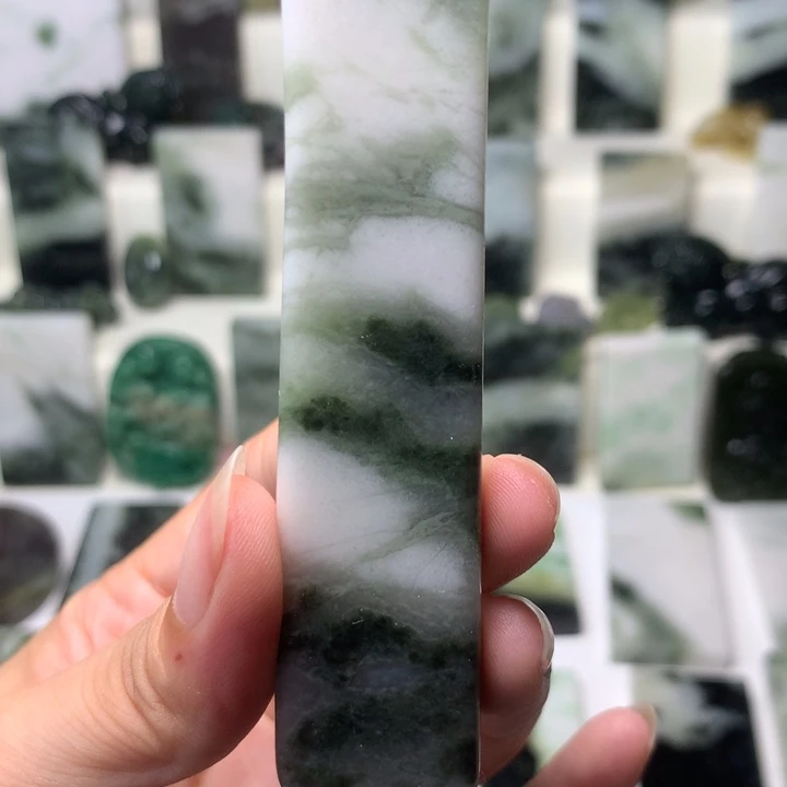 独山玉未镶嵌颈饰