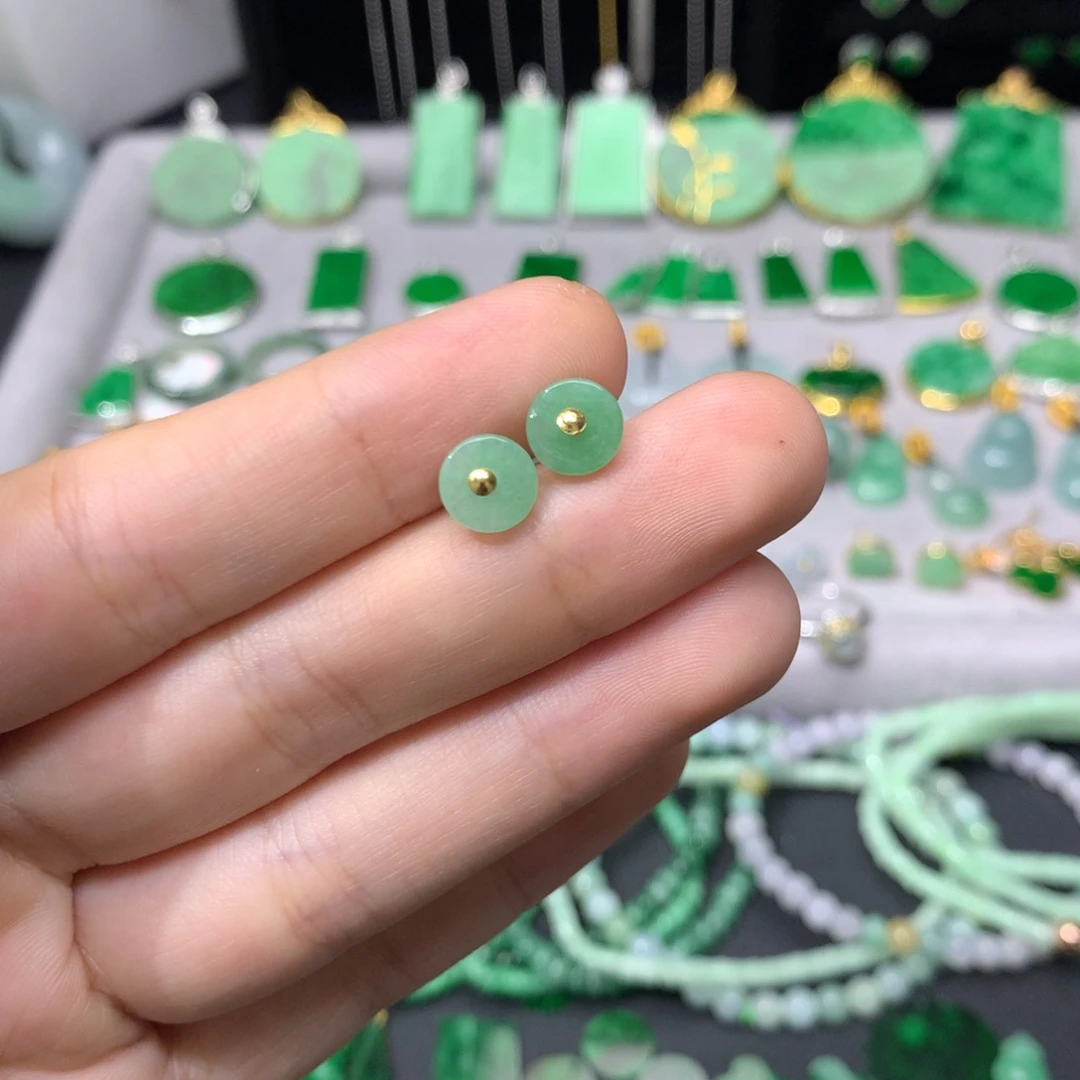 翡翠未镶嵌颈饰有纹裂