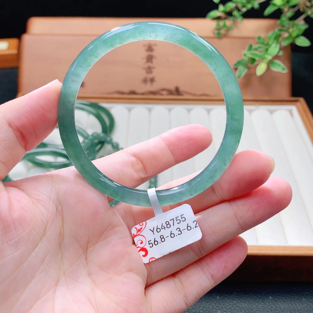 翡翠未镶嵌手镯（圆镯）