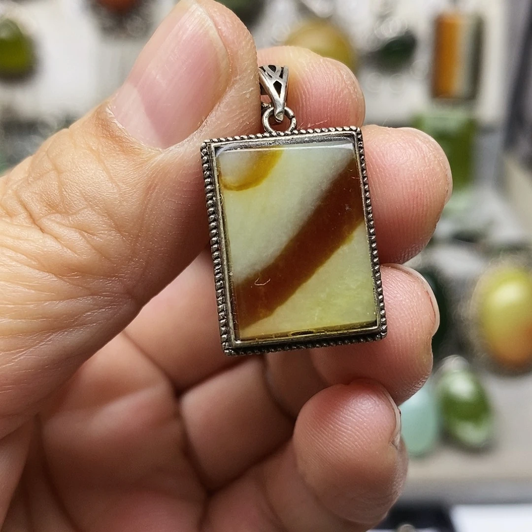 蛇纹石玉银S925镶嵌吊坠