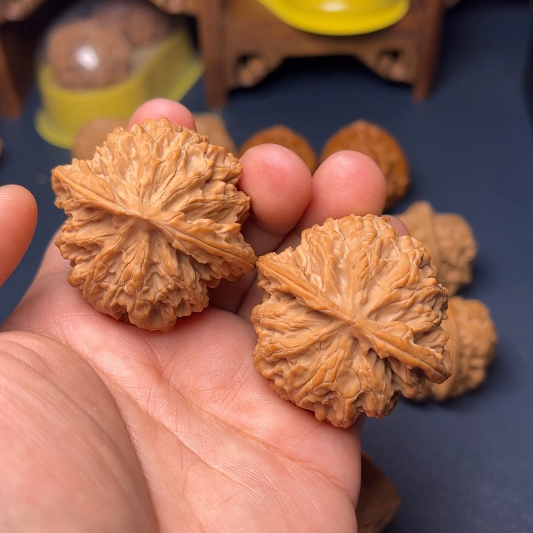 文玩核桃吊坠苹果园