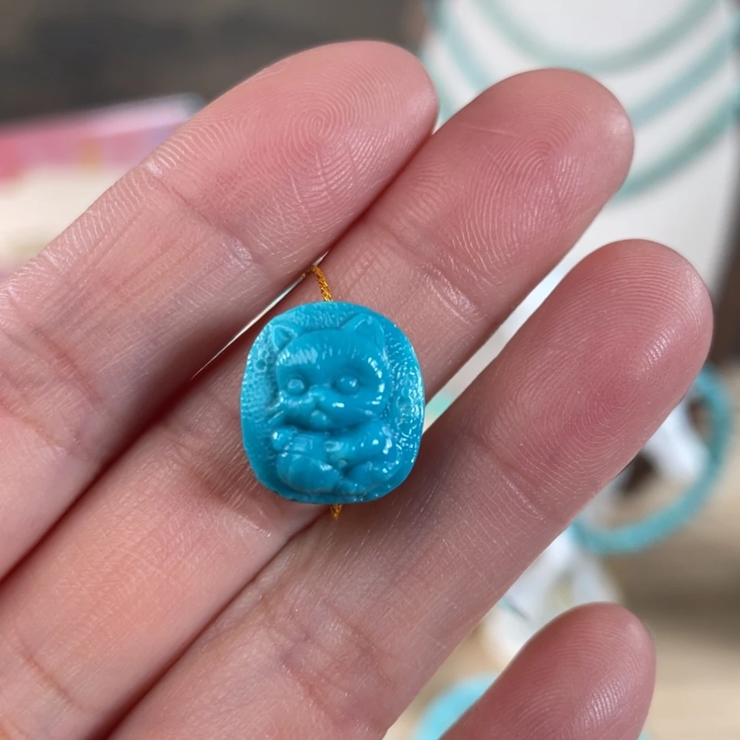 绿松石未镶嵌套链猫猫吊坠