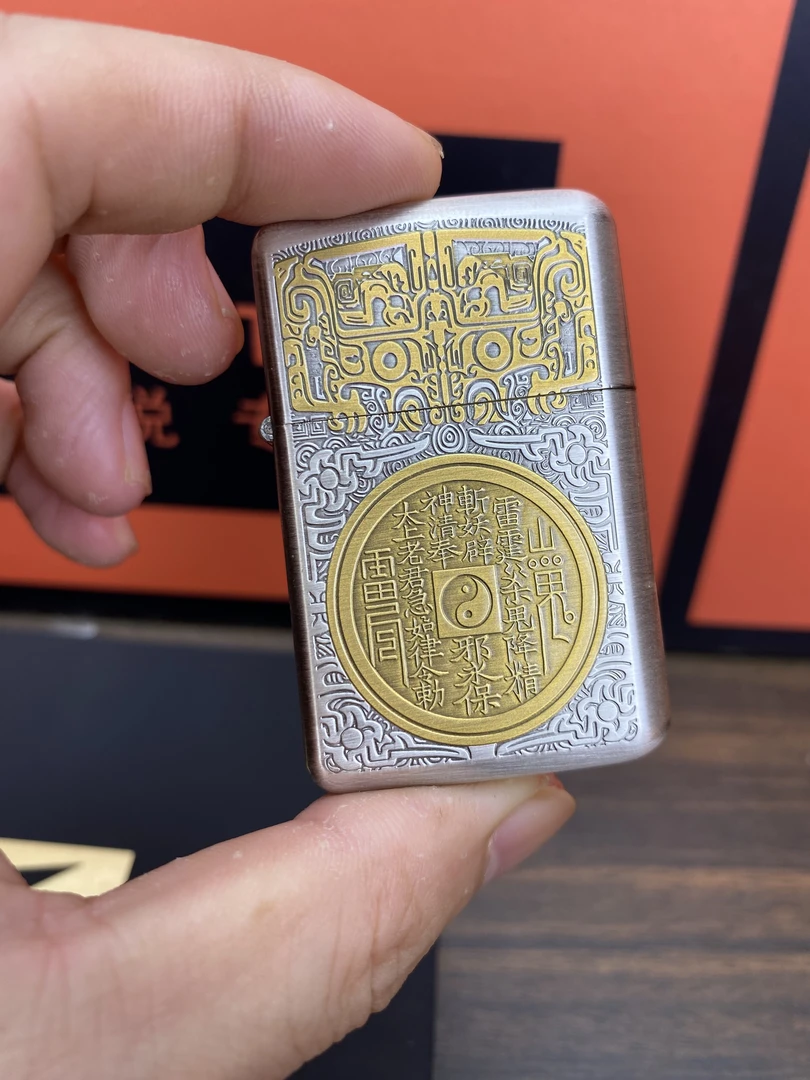 佐罗三代银拉丝山鬼花钱款式防风超薄手工火石打火机