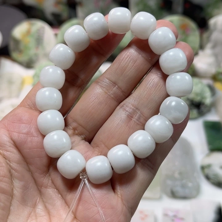 独山玉未镶嵌颈饰