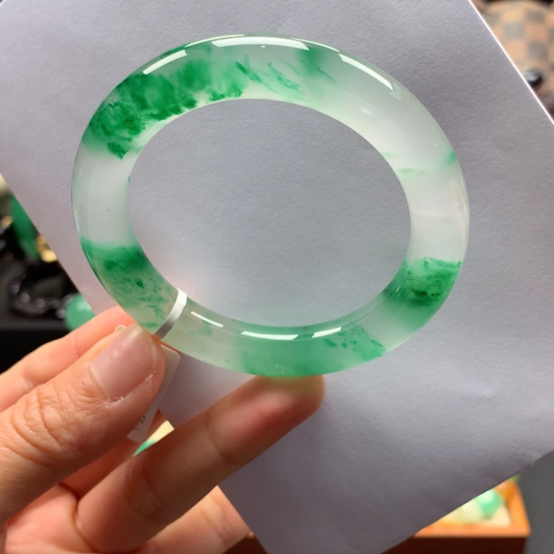 【闪购商品】未镶嵌手镯石英质玉