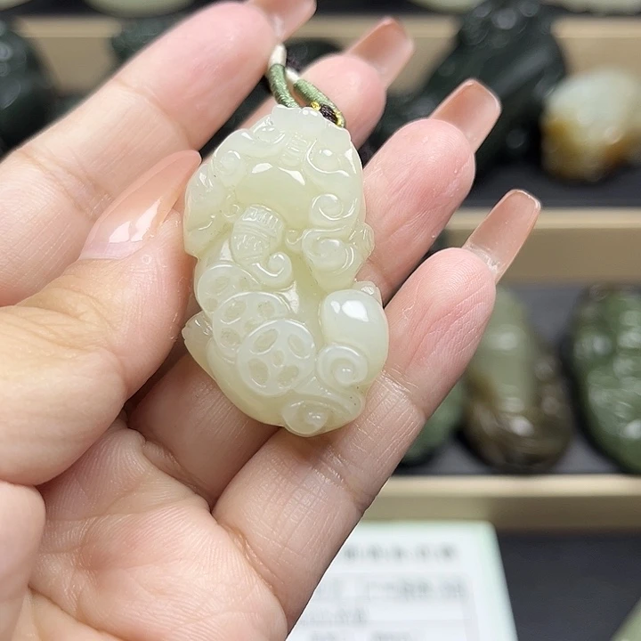 颈饰未镶嵌和田玉