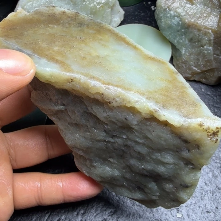 和田玉（糖玉）未镶嵌珠宝奇石