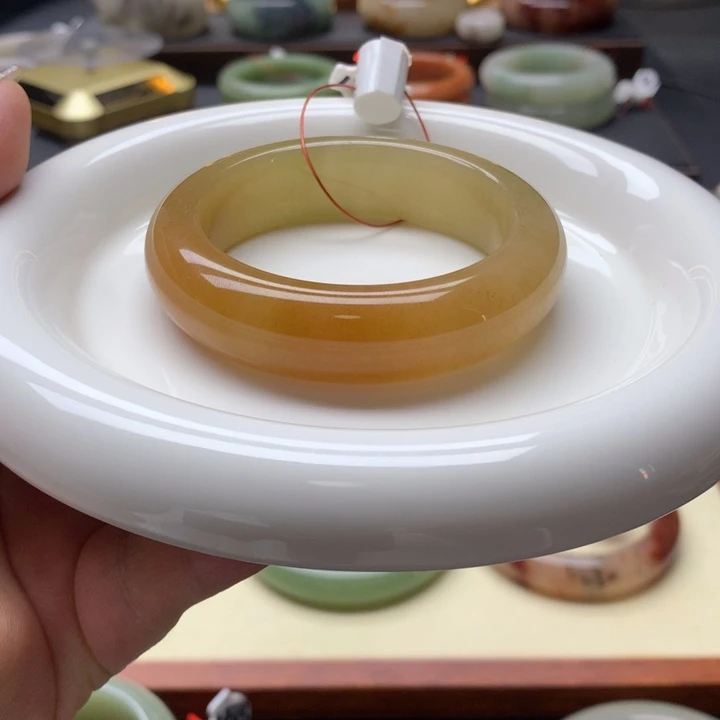 未镶嵌手镯石英岩玉