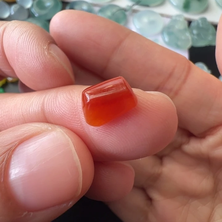 魚***儿定制翡翠未镶嵌福利