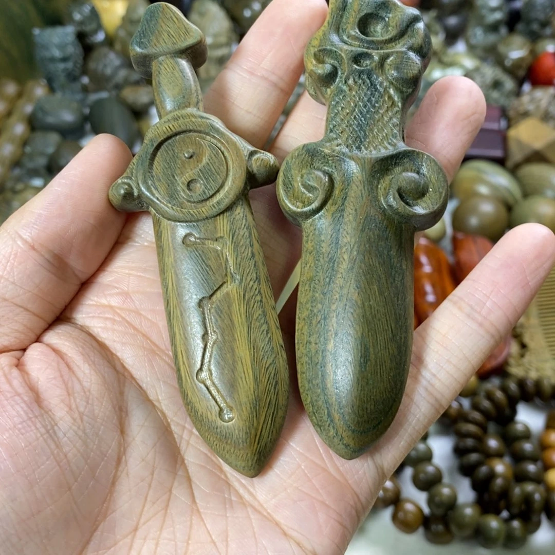 •***•木绿檀木料手把件