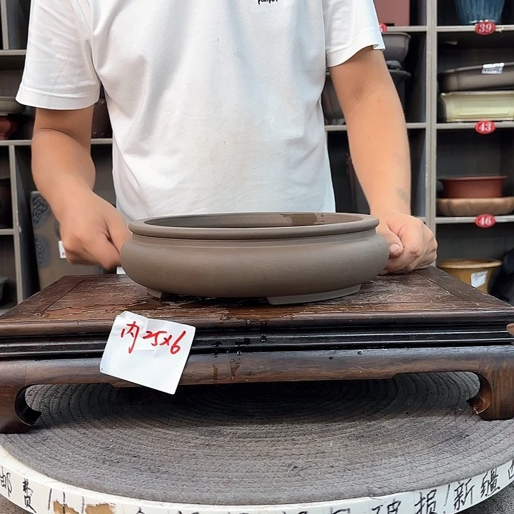 紫砂花盆紫砂的颜色很