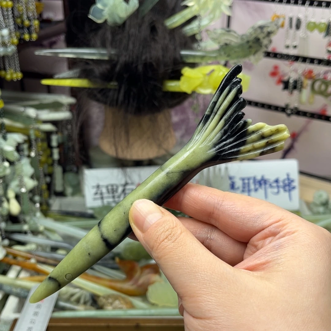 岫玉未镶嵌发饰长度16厘米左右，双面雕工双面可戴