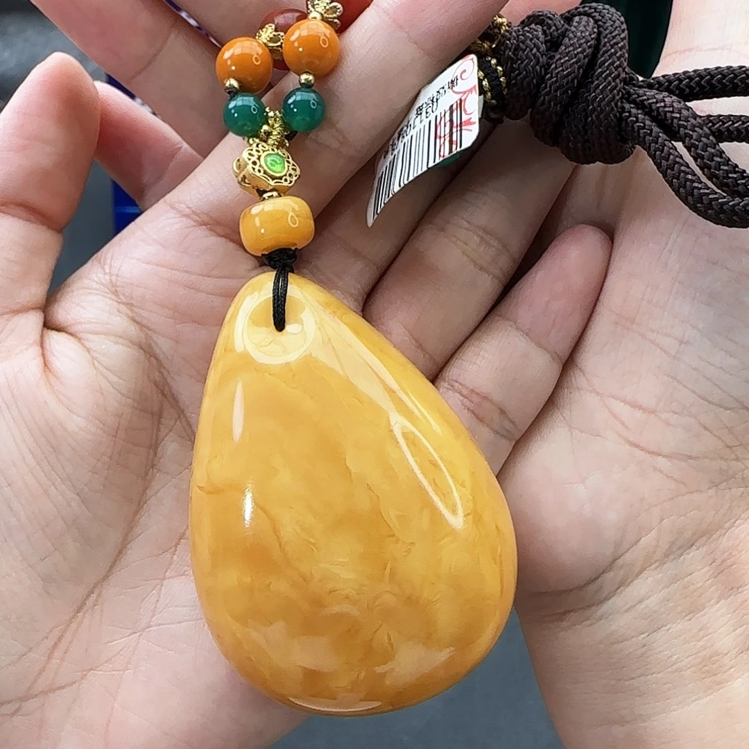 未镶嵌颈饰琥珀吊坠