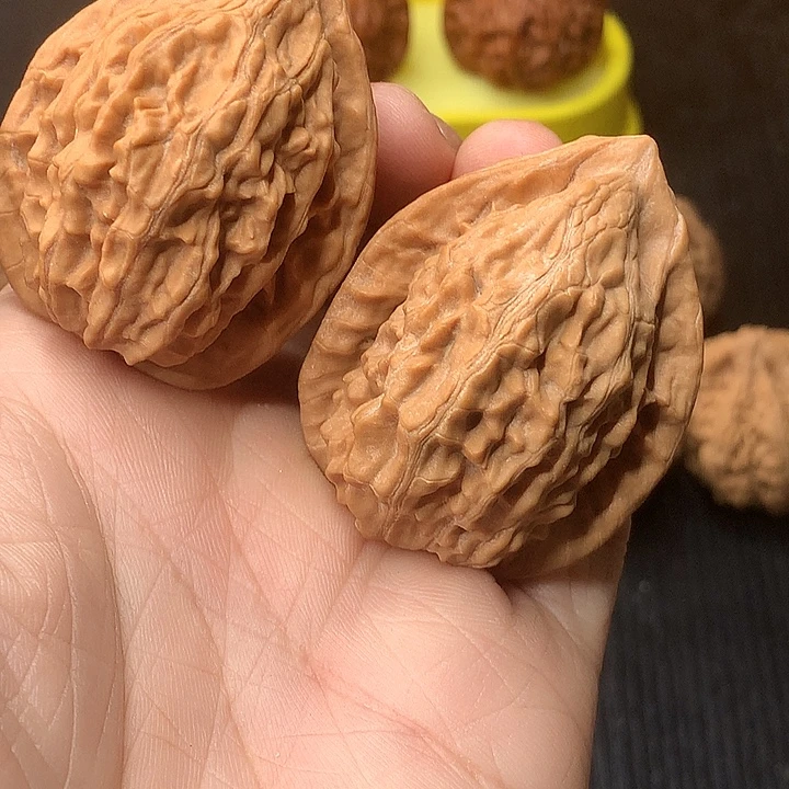 吊坠文玩核桃边39 高48 大红袍一个小黄尖