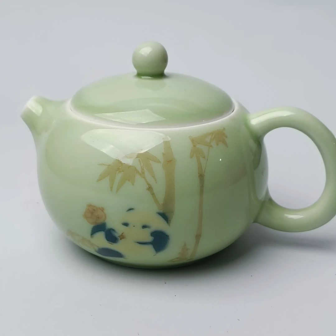 德化白瓷上青釉熊猫抱竹西施壶615