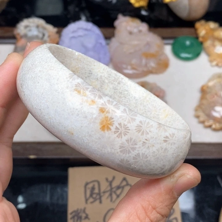 硅化珊瑚（珊瑚玉）手镯（开口镯）未镶嵌57,5瑕疵