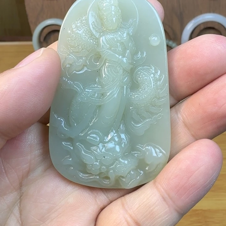 和田玉未镶嵌吊坠(赠链)