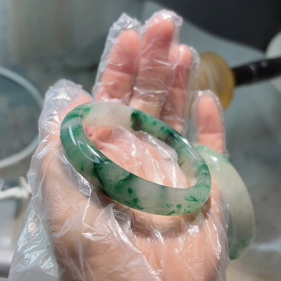 浮***乀石英质玉未镶嵌手镯